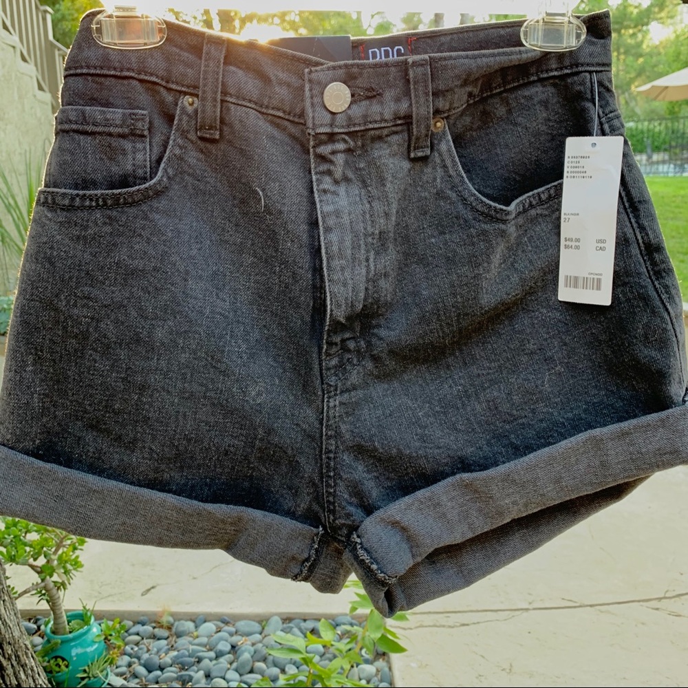 High-Waisted Mom Short - Washed Black Denim